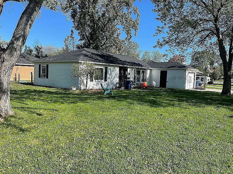 Building Photo - 437 Campus Dr
