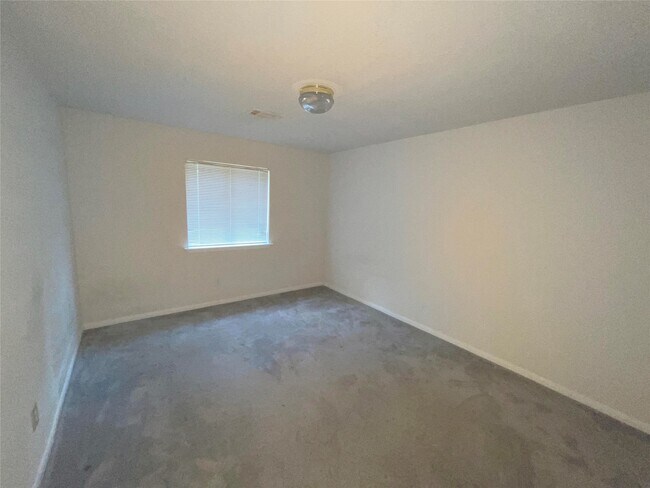 Building Photo - 42 Drifting Shadows Cir