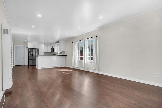Building Photo - 2419 W 30th St