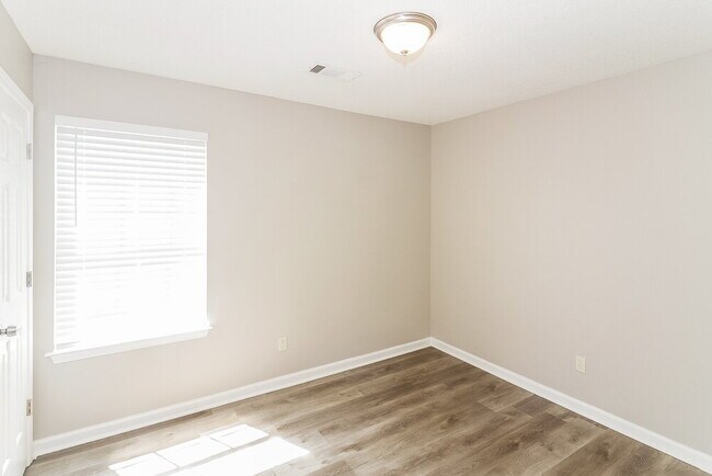 Building Photo - 495 Oakland Hills Dr