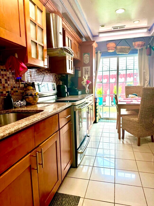 Shared Kitchen - 1757 Aquamarine Dr