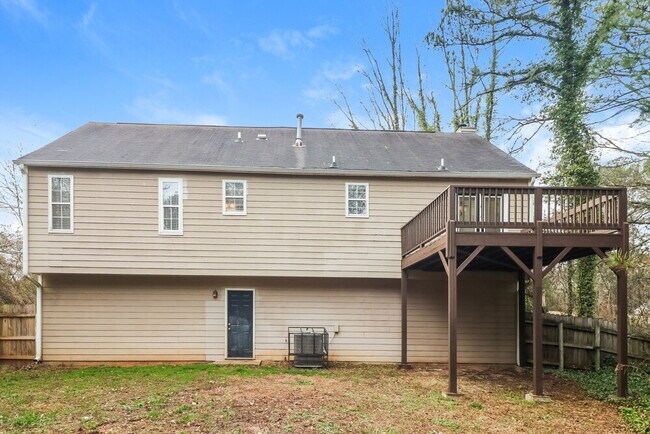 Building Photo - 523 White Pines Dr