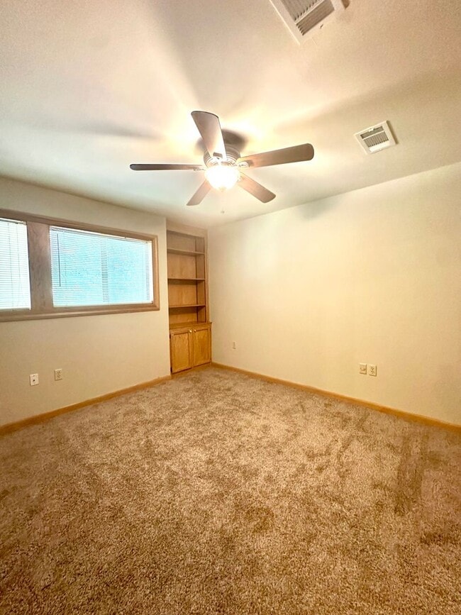 Building Photo - White Oak Common 3BR 2 1/2BA