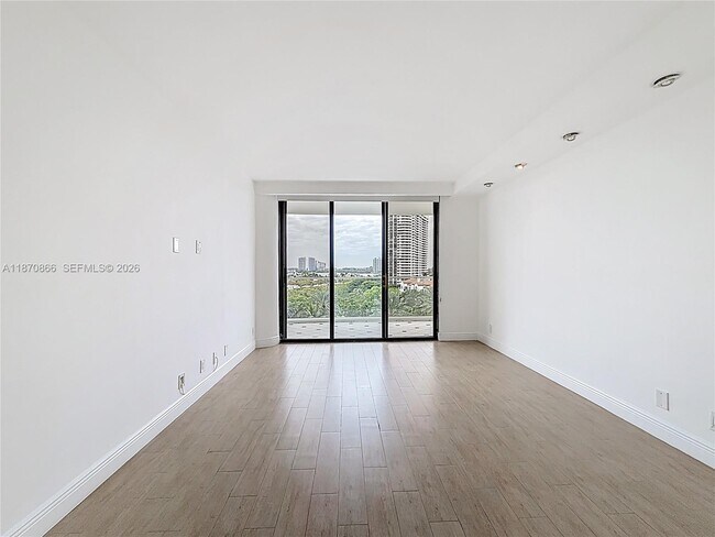 Building Photo - 2800 Island Blvd