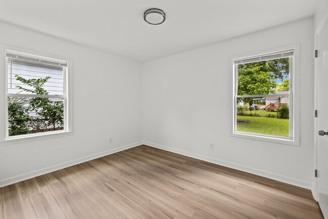Building Photo - Charming 2 Bedroom, 2 Bathroom house