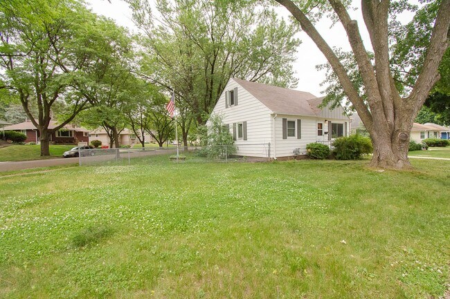 Building Photo - 3BR Home on Large Corner Lot – NW Rochester