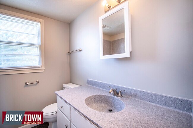 Building Photo - 505 Wilshire Dr