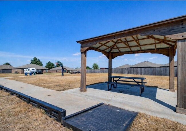 Building Photo - 2217 Stella Rd