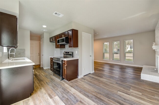 Building Photo - 7411 Trabajo Dr