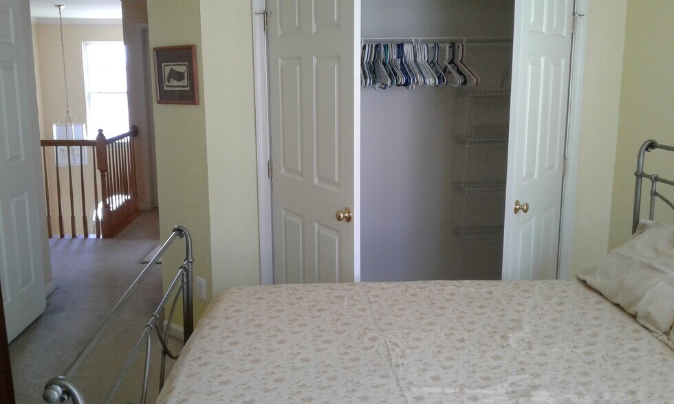 Building Photo - 1982 Brooke Farm Ct