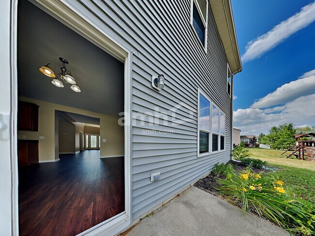 Building Photo - 1559 Lavender Ln