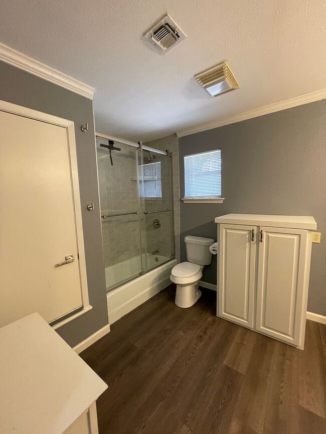 Building Photo - Available Now! *No Pets* Completely Renova...