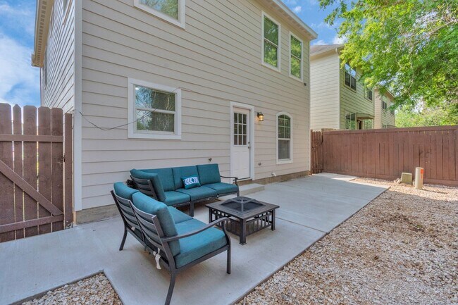 Building Photo - 5822 Santa Bernadetta