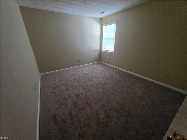 Building Photo - 1460 Berkshire Dr