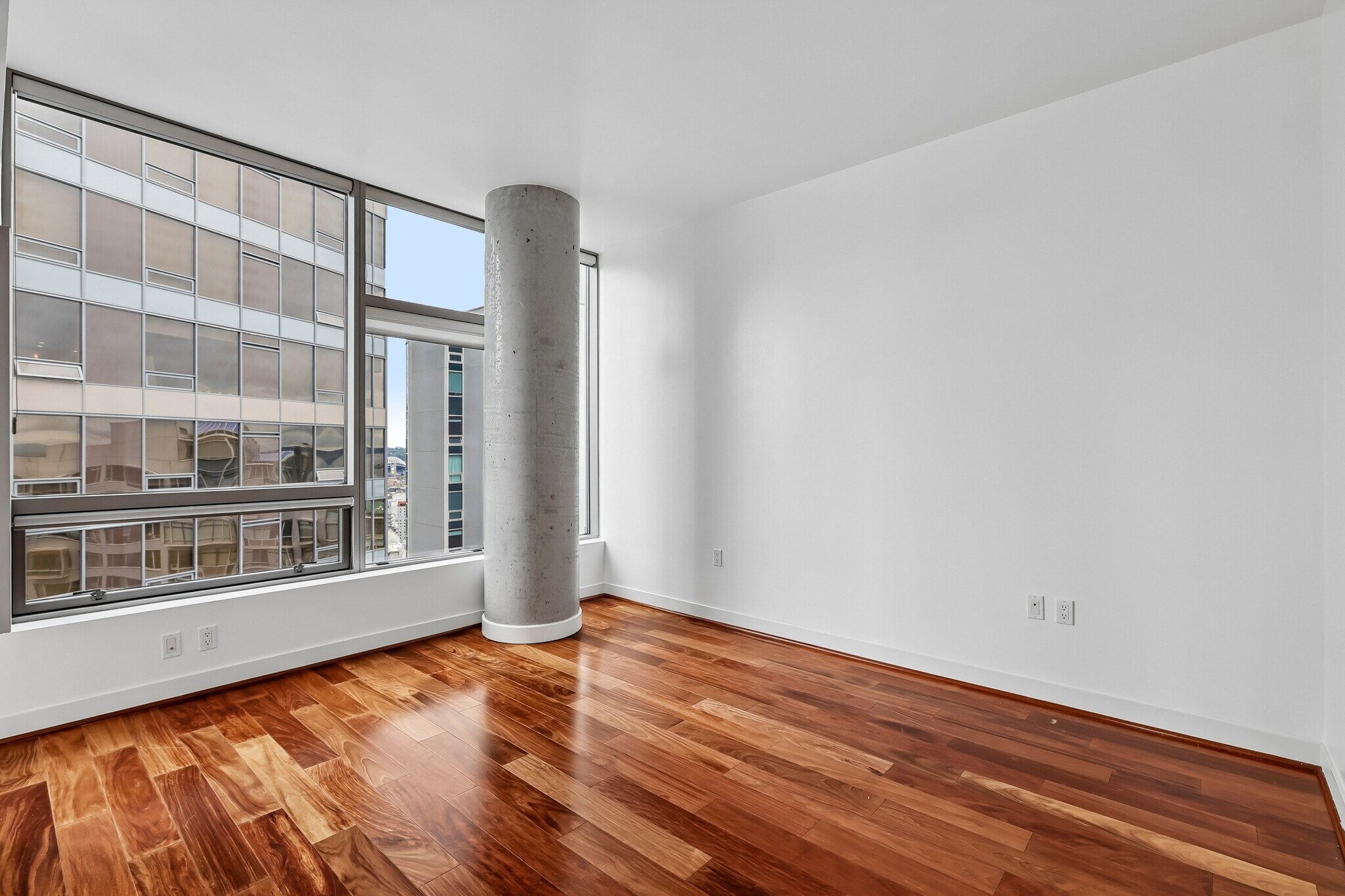 Building Photo - 2033 2nd Ave
