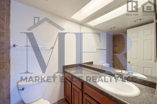 Building Photo - 2Bed/2Bath Apt at Greenway/35th Ave! Move-In Ready on 08/06/2026!