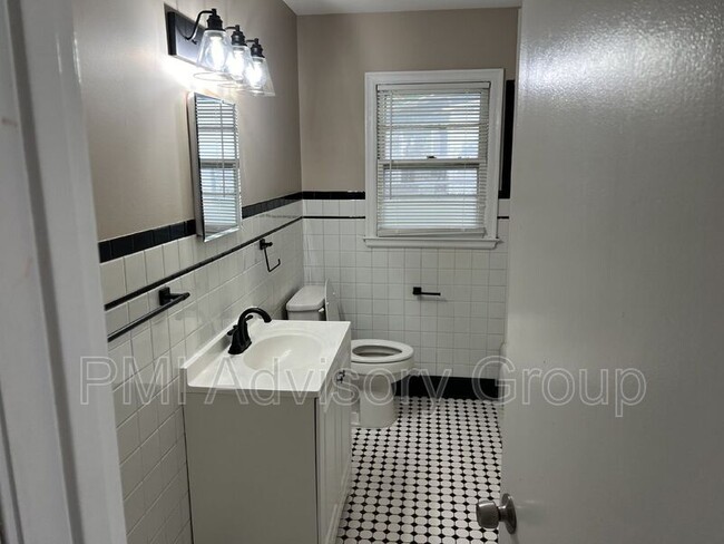 Building Photo - 3533 SW 9th St