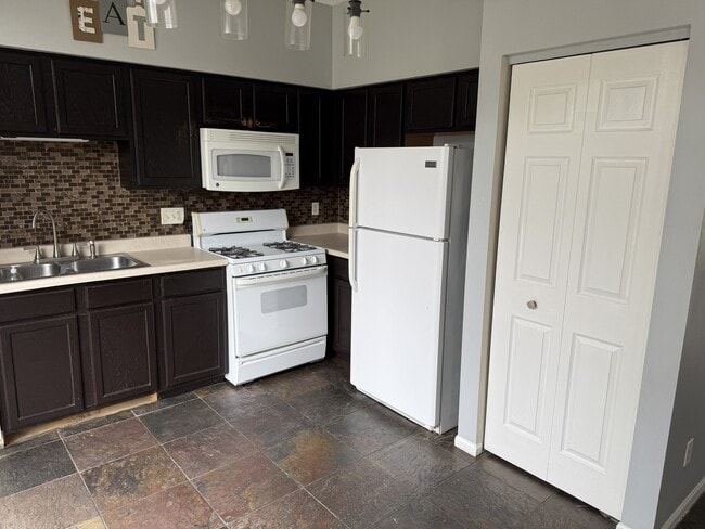 Building Photo - 384 Reston Cir