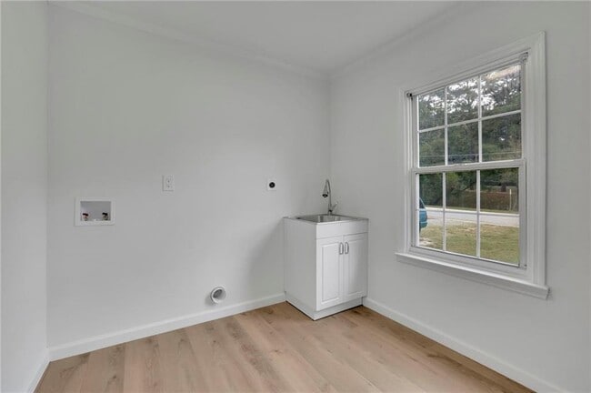 Building Photo - 808 S Park Dr