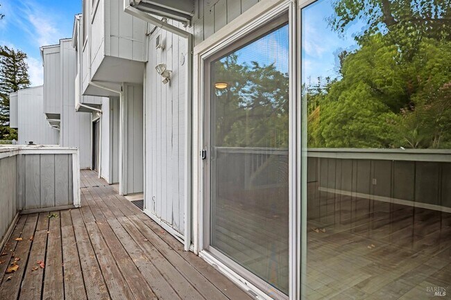 Building Photo - 165 Oddstad Dr