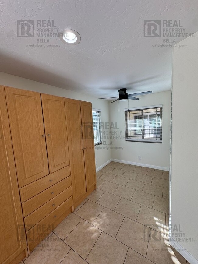 Building Photo - Spacious Single-Story 7-Bedroom Home with Open Layout & Abundant Natural Light