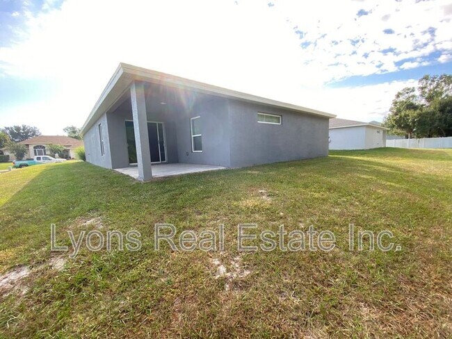 Building Photo - 2343 Briarwood St