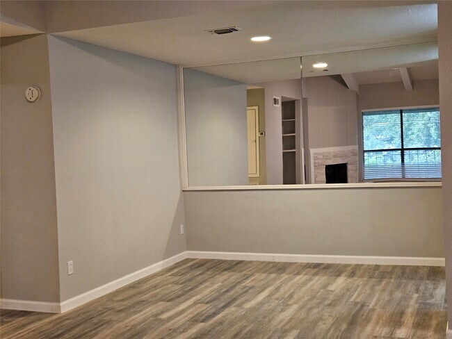 Building Photo - 5711 Sugar Hill Dr