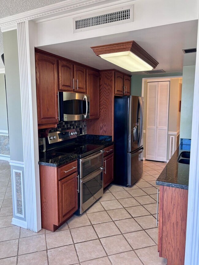 Building Photo - Available Now | 2 Bedroom, 2 bathroom, 1 a...