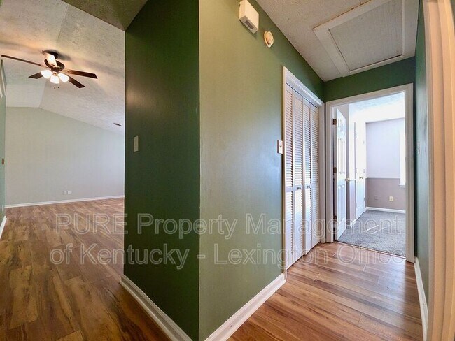 Building Photo - 305 Williamsburg Dr