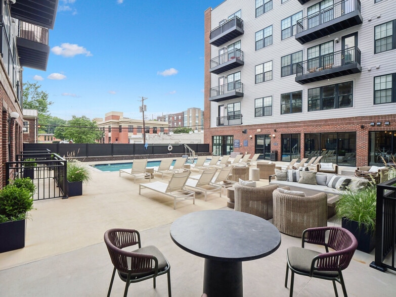 Building Photo - Commodore Old Town Manchester