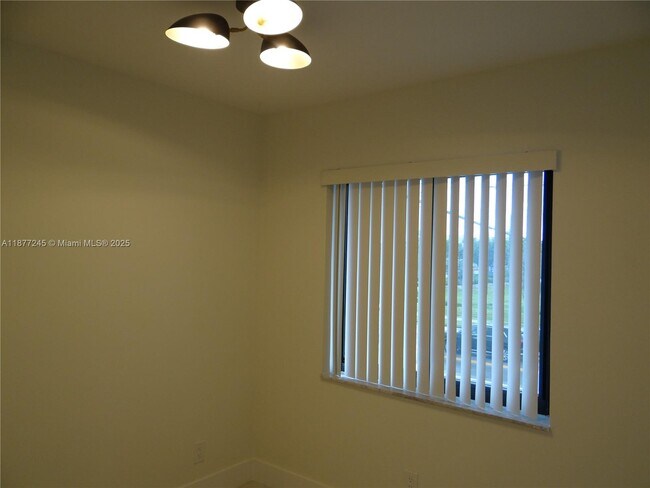 Building Photo - 5980 SW 40th Ave