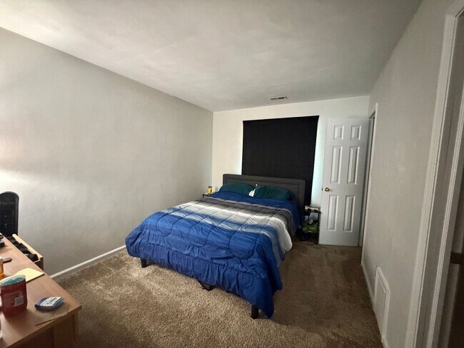 Building Photo - N Thalia Road - Duplex