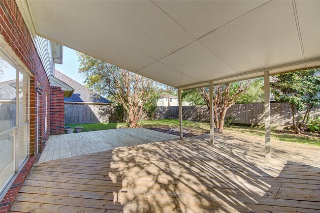 Building Photo - 13030 Richmond Ave