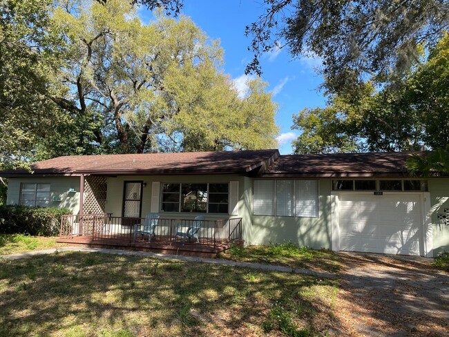 Primary Photo - Recently Renovated - New flooring - kitche...