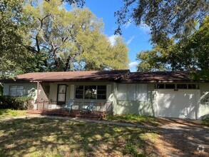 Building Photo - Recently Renovated - New flooring - kitche...