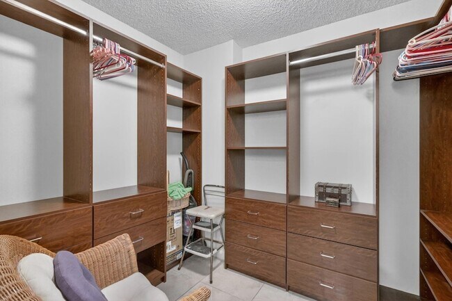 Building Photo - 9650 S Ocean Dr