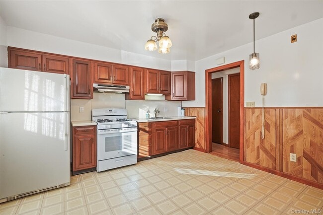 Building Photo - 95 King St