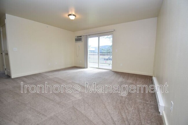 Building Photo - 807 W Villard St
