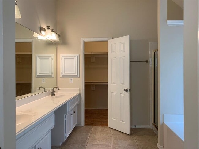 Building Photo - 3023 Aspen Ln