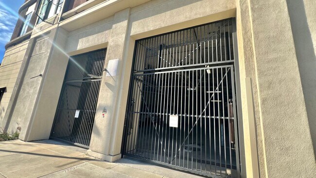 Building Photo - Adeline Place – Modern Comfort & Sophisticated 1 Bed / 1 Bath