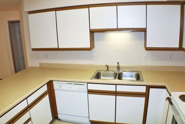 Building Photo - $1,125 | 2 Bedroom, 1 Bathroom Condo | Pet...