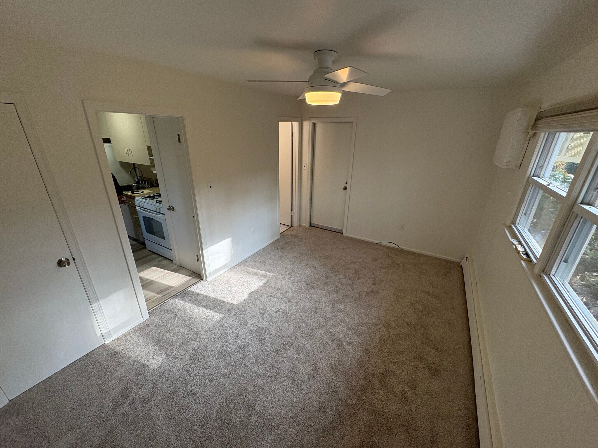 Building Photo - 23 Pilgrim Dr