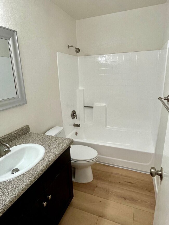Building Photo - Ocean Beach remodeled 3 bedroom 2.5 bath T...