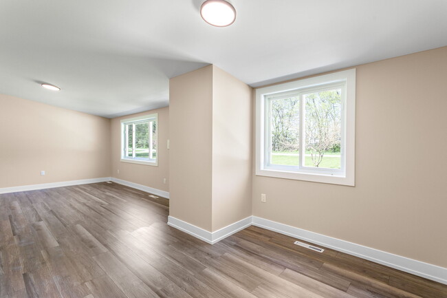 Building Photo - 4567 S Wozniak Rd
