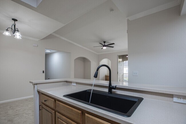 Building Photo - Stunning Condo with Garage