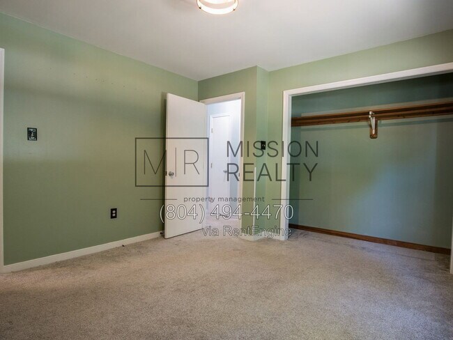 Building Photo - 7750 Robinwood Dr
