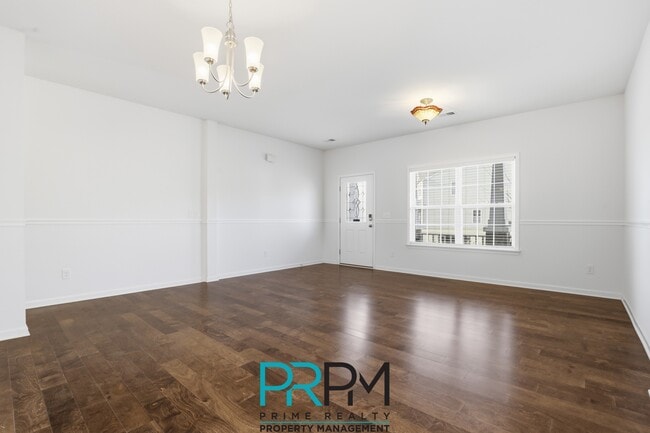 Building Photo - 413 Graypointe Dr