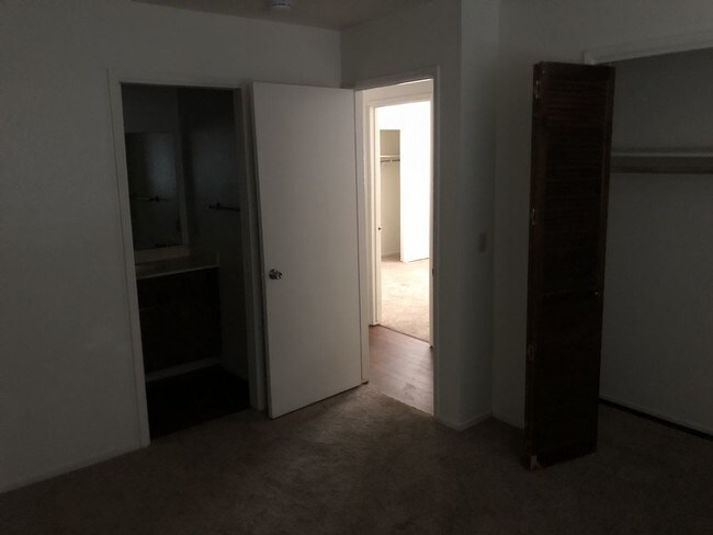 Building Photo - 1520 Silver Creek Circle