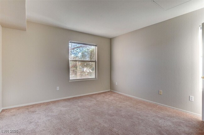 Building Photo - 1150 N Buffalo Dr