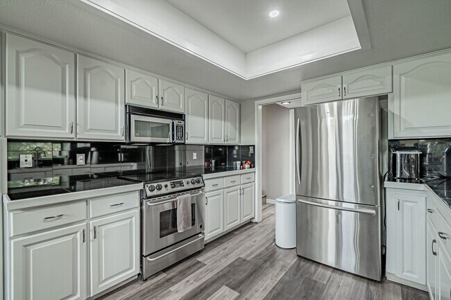 Building Photo - 3BD, 2.5BA Arapahoe Lake Park Townhome Nea...